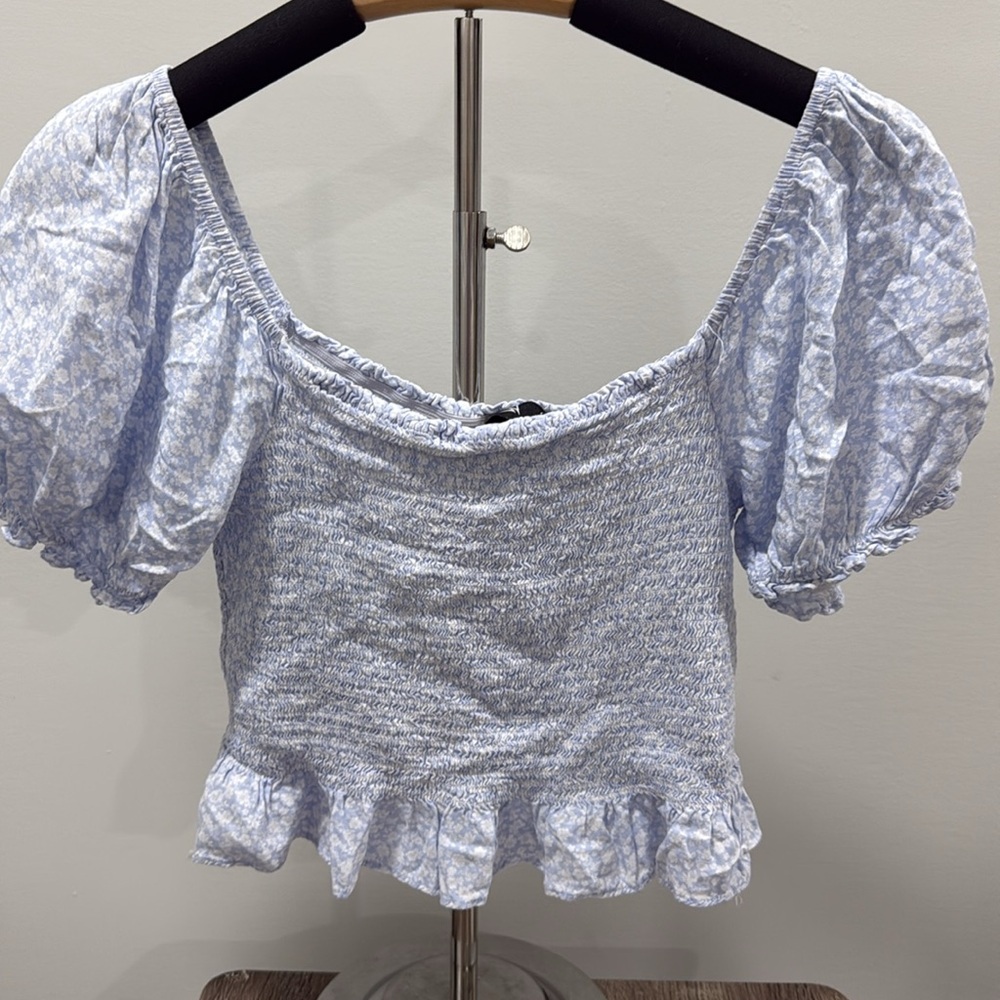 Windsor crop top (stretchy) size L with puff sleeves and floral details
